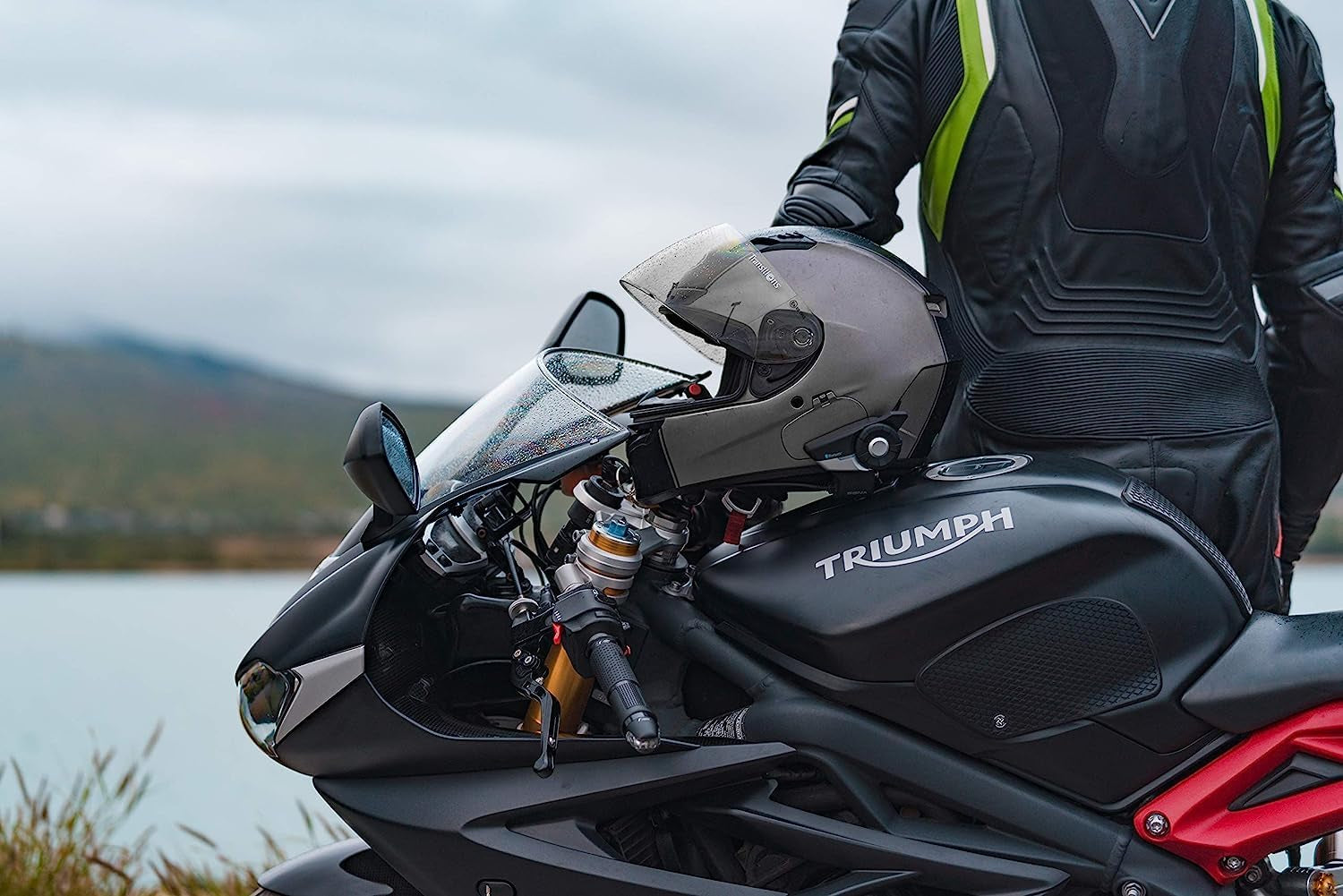 Two Wheeled Chit-Chatting Gadget: The Disappearing Duo Pack for Biker Banter!